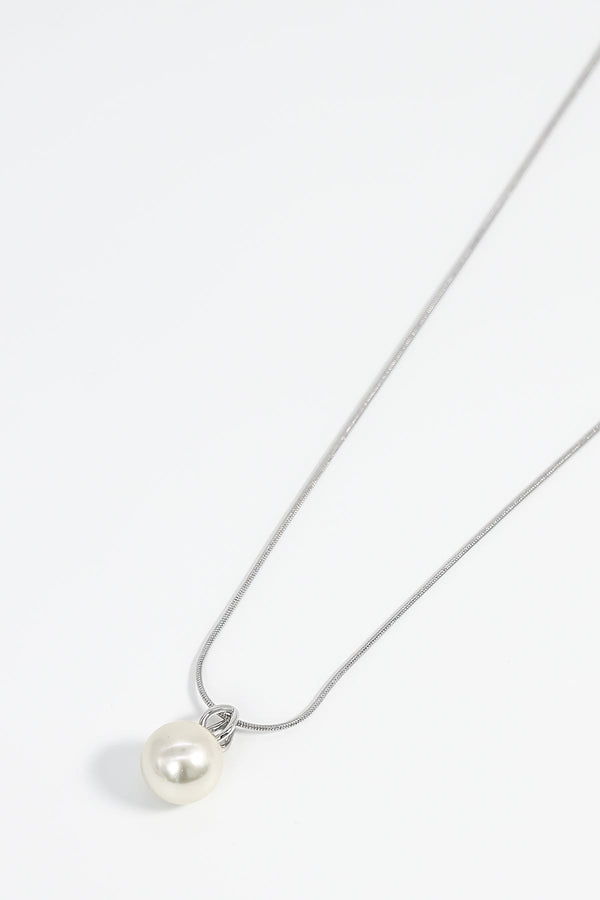 Carraig Donn Pearl Pendant Necklace in Silver