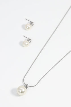 Carraig Donn Pearl Pendant Necklace in Silver