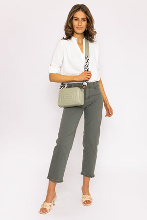 Carraig Donn Seamless Hem Jeans in Khaki