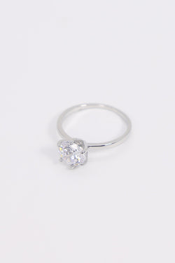 Carraig Donn Single Stone Ring in Size 8